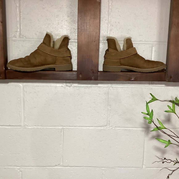 UGG | Boots | Size 8 | Tan | Excellent Condition - Picture 3 of 4